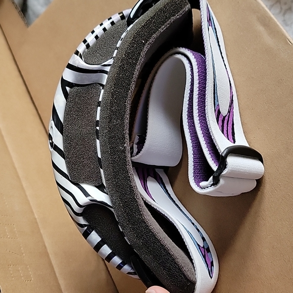 RARE Shaun White A-Frame Goggles - Picture 6 of 10